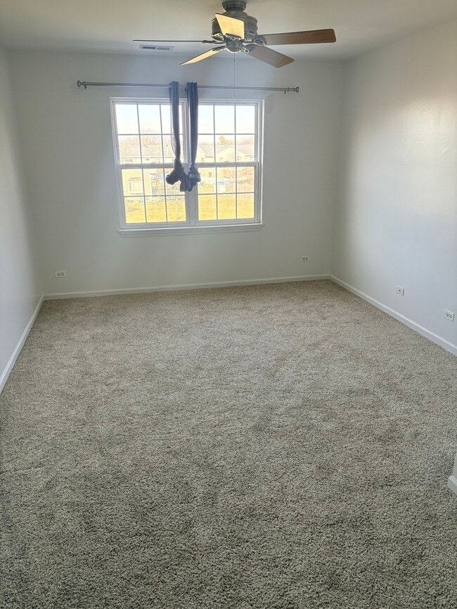 Building Photo - 610 Daisy Ln