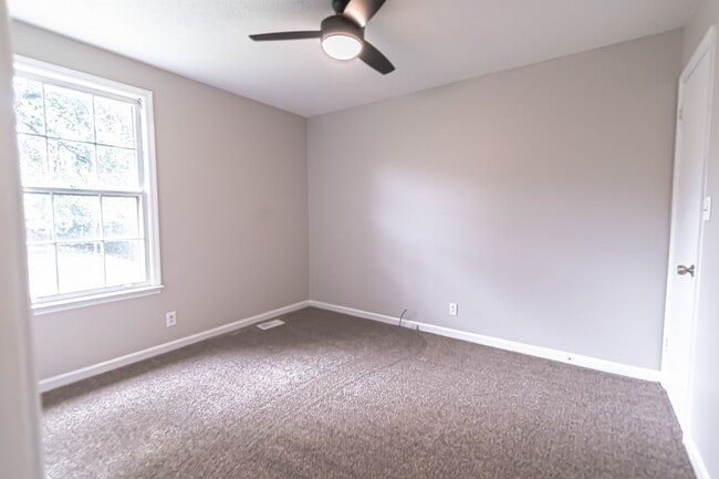 Building Photo - Ask about our move in special