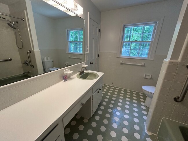 Building Photo - 5 Bed | 3.5 Bath House in Raleigh