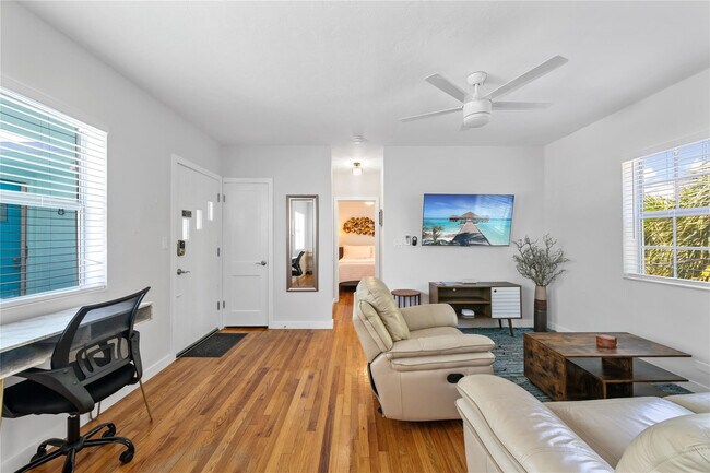 Building Photo - 3015 Seville St