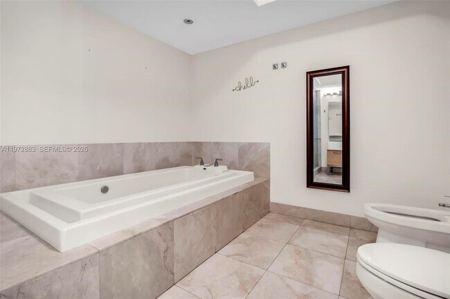 Building Photo - 218 SE 14th St