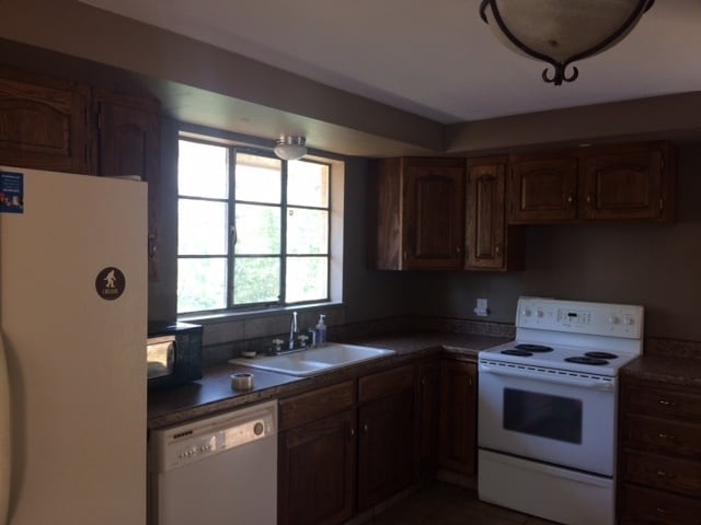 Building Photo - 3 bedrooms/1.5 bath Ranch House