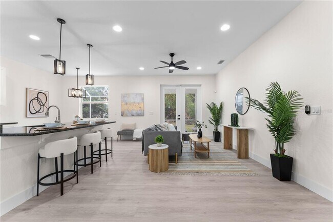 Building Photo - 2503 Dumont Ln