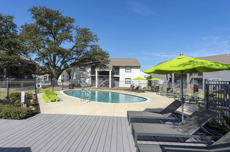 Grove at Southwood Pool - The Grove at Southwood
