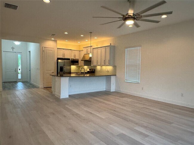 Building Photo - 30788 Lindentree Dr