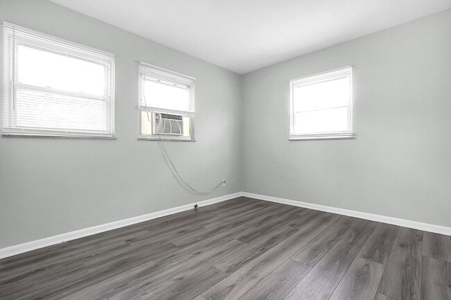 Building Photo - Newly Updated 3 Bedroom Home with Garage &...
