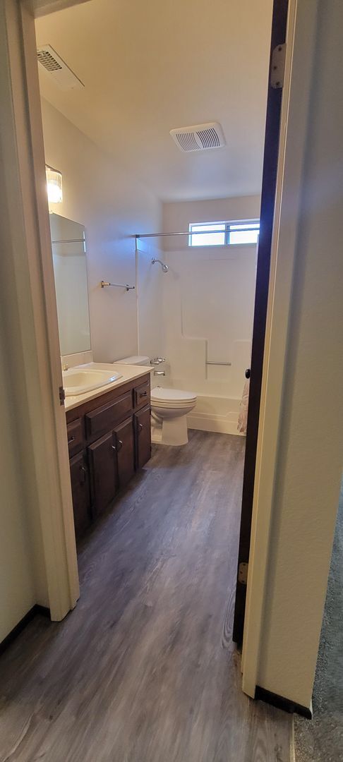 Building Photo - Newly Updated 3 Bdrm 2 Bath House Near Schools and Shopping, Corner of Shasta Pines and Mistletoe