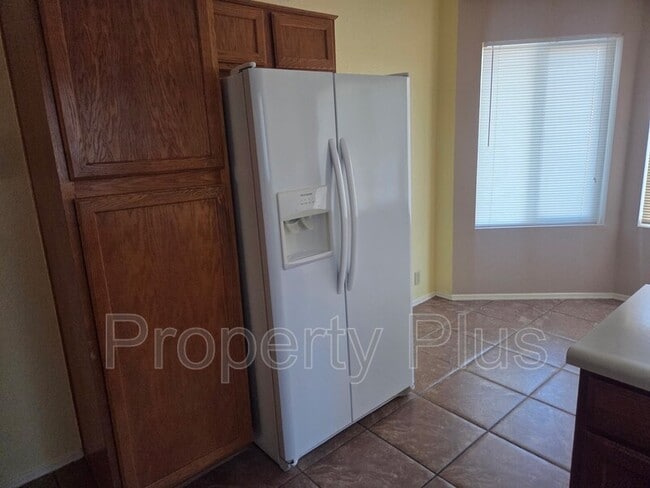 Building Photo - 3009 E Utopia Rd