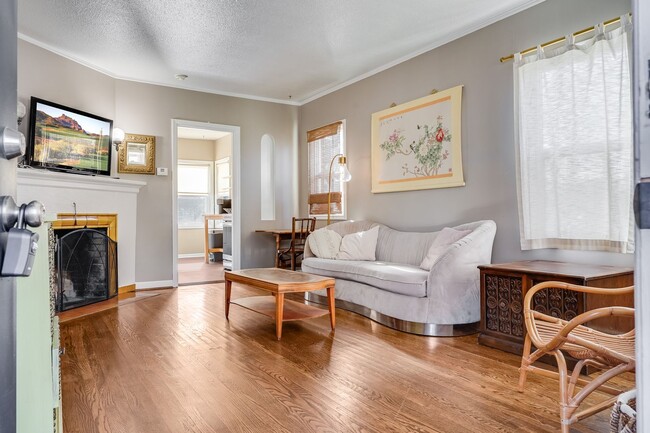 Building Photo - UNFURNISHED Charming 1 Bed, 1 Bath Rental Condo in Arbor Lodge neighborhood!
