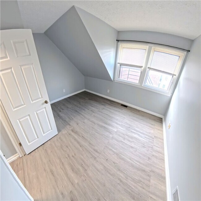 Building Photo - 14 Atkinson St