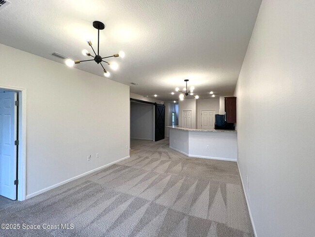 Building Photo - 620 Remington Green Dr SE