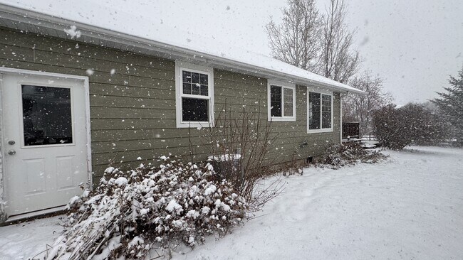 Building Photo - 3003 Oliver St