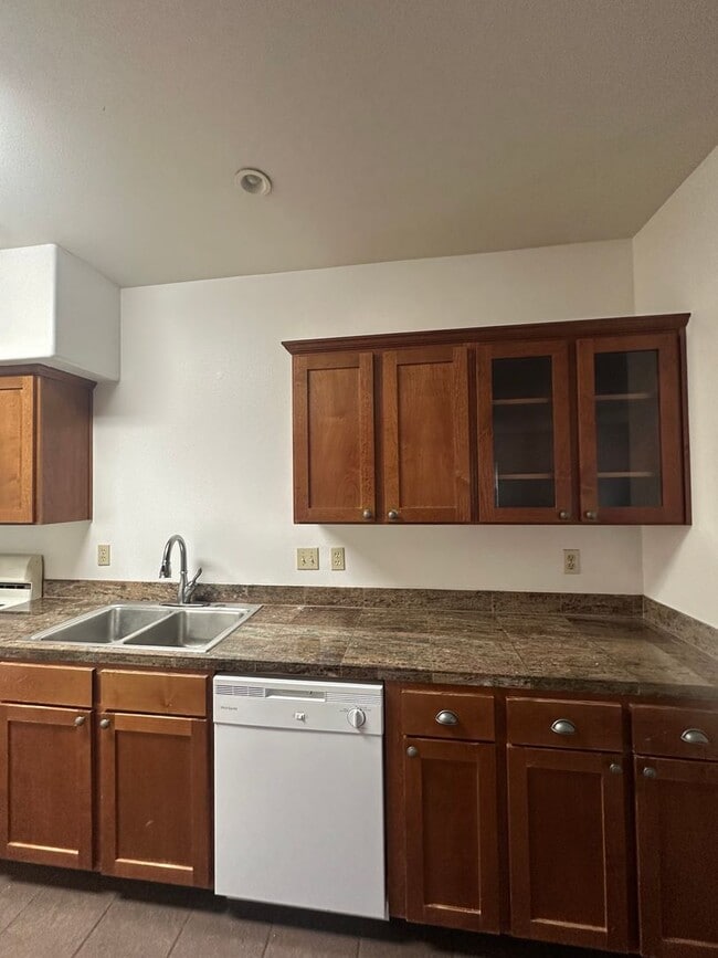 Building Photo - Newly renovated Two-bedroom apartment in A...