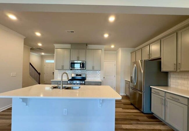 Building Photo - 5014 Pufa St