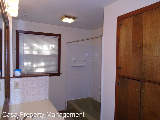 Building Photo - 7 br, 3 bath House - 1959 Euclid street