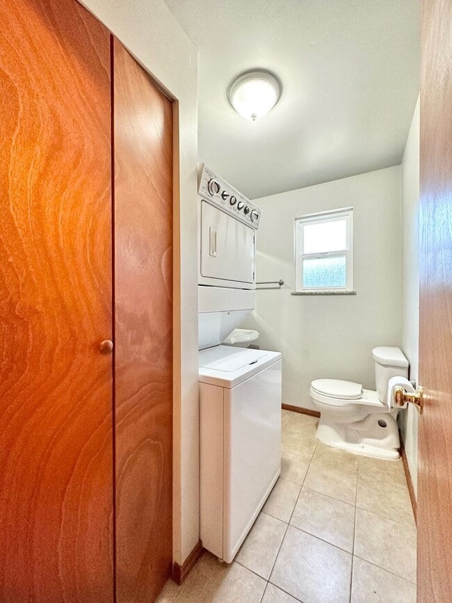 Building Photo - 3BR/1+1BA Single Family House - Bellevue