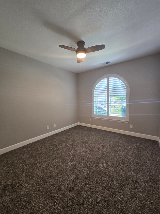 Building Photo - 1377 Stodick Ln