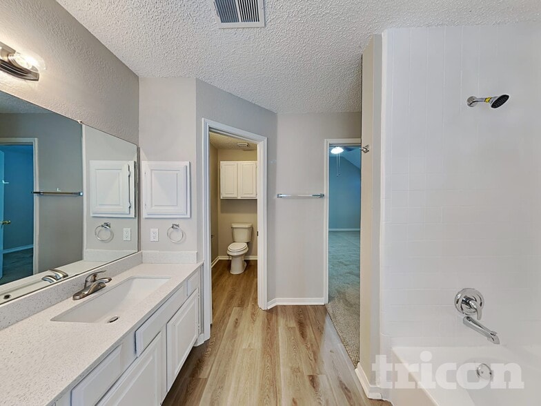 Building Photo - 2758 Briar Hill Dr