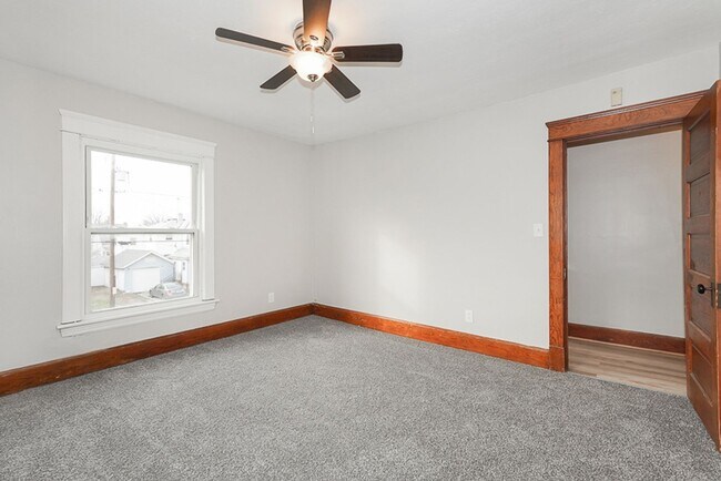 Building Photo - 1025 W 23rd St