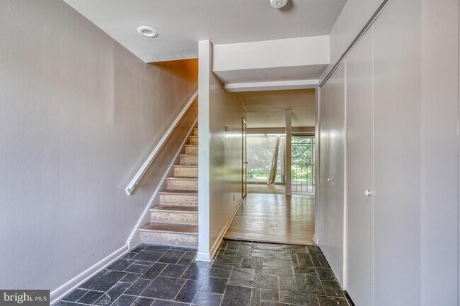 Building Photo - 7304 Park Village Ct