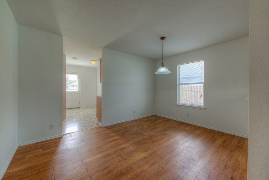 Building Photo - 8433 Alum Rock Dr