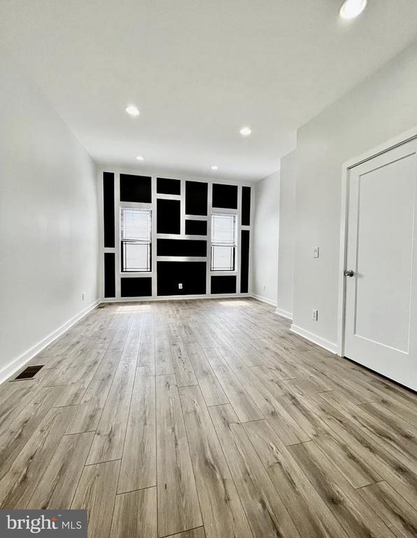 Building Photo - 2105 E Huntingdon St