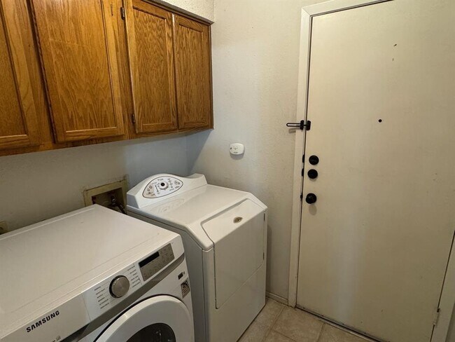 Building Photo - 9001 Jesse James Dr