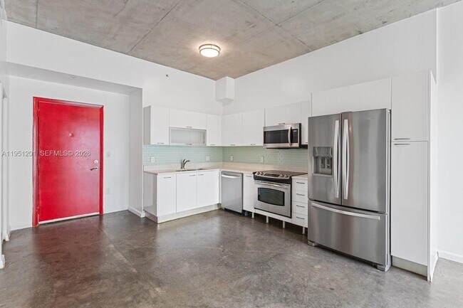 Building Photo - 133 NE 2nd Ave