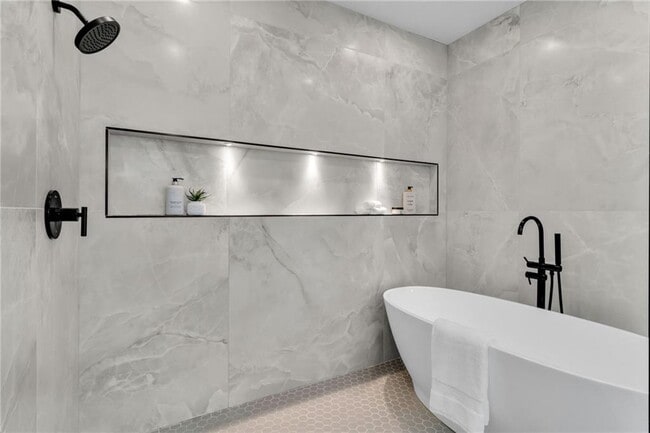 Building Photo - 976 Dunning St SE