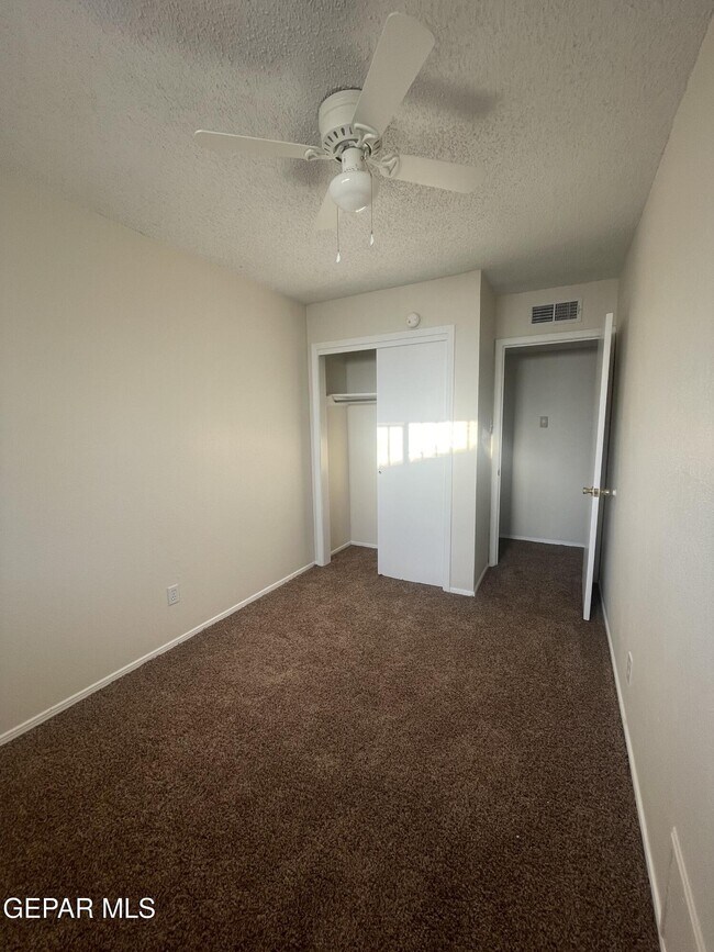 Building Photo - 5761 Longview Dr