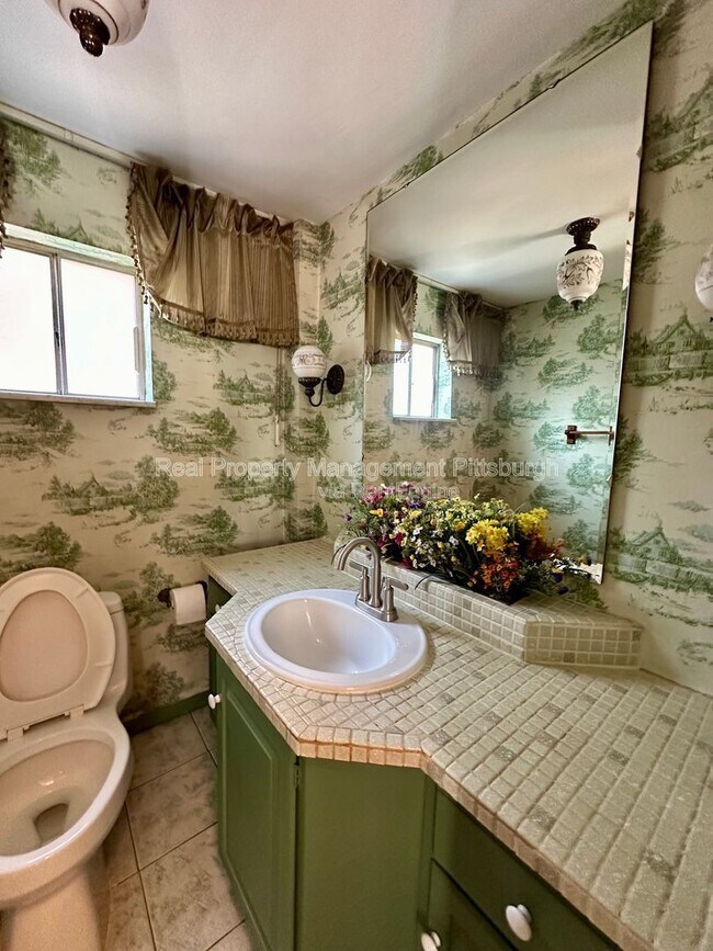 Building Photo - 5738 Melvin St