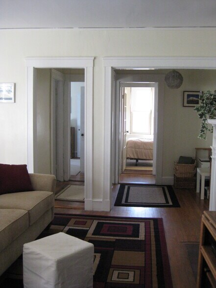 Building Photo - 52 Garden St