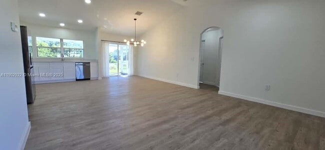 Building Photo - 1509 Sara Ave S