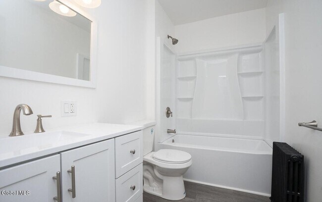 Building Photo - 1538 Nott St