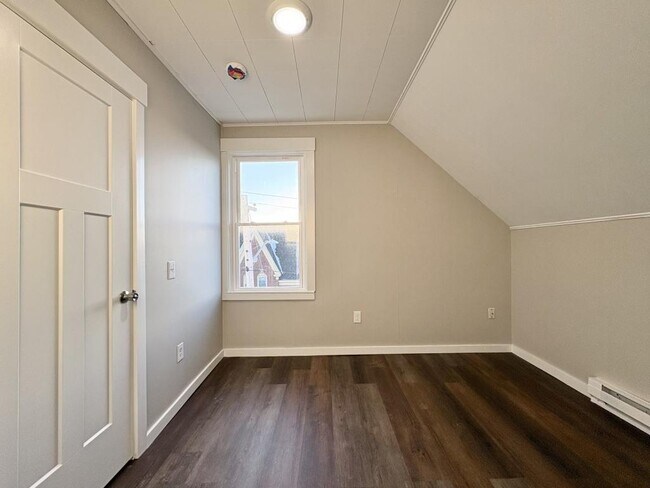 Building Photo - 28 Bartlett St