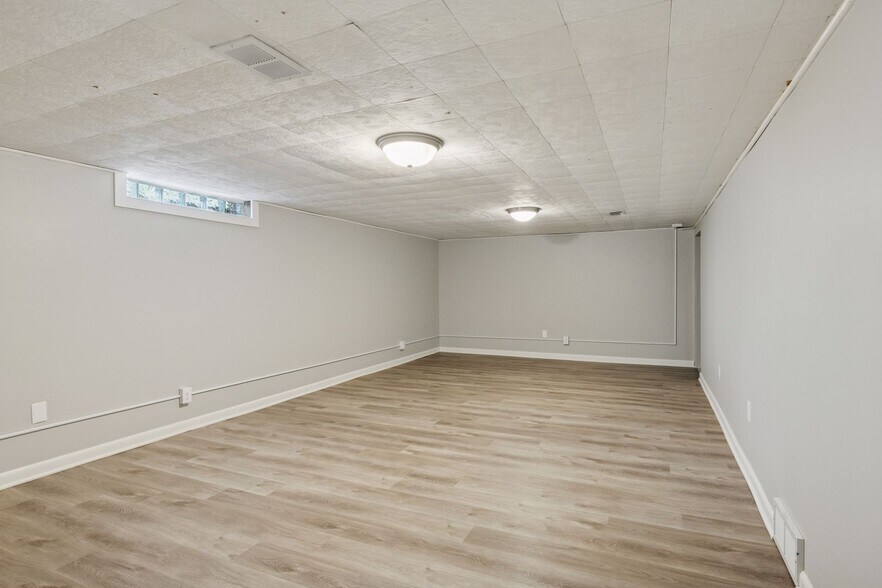 Building Photo - 6416 Wilryan Ave