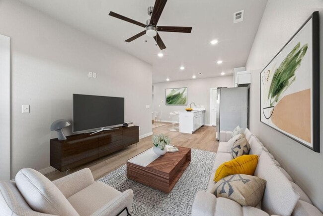 Building Photo - 1801 SW Poigai Wy