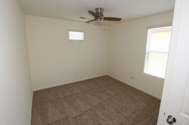 Building Photo - 1529 N Rendezvous Way