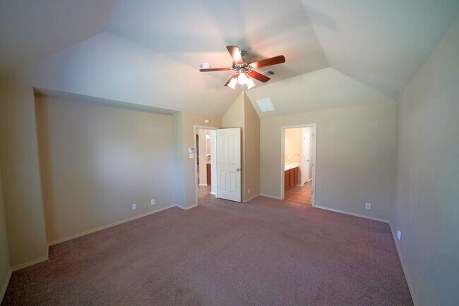 Building Photo - Move-In Ready Property Now Available in Selma, TX! - Realtor Commission: $600