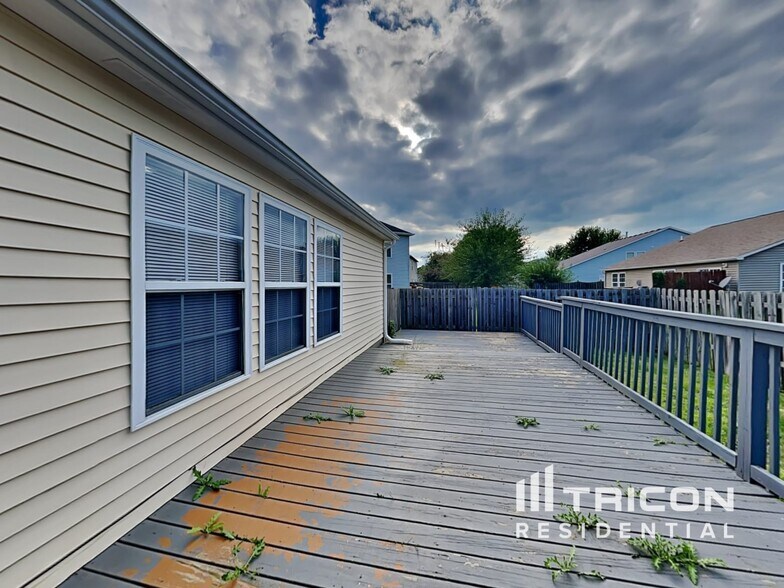 Building Photo - 1230 Redwood Dr
