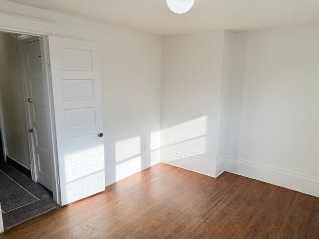 Building Photo - 411 W Washington Ave