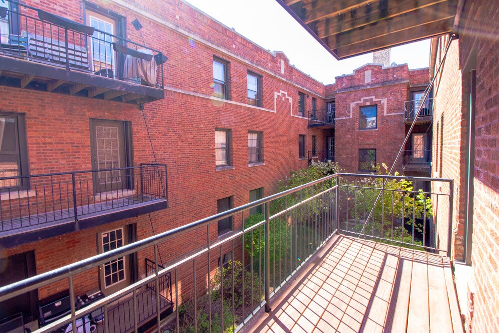 Building Photo - 927 W Sunnyside Ave