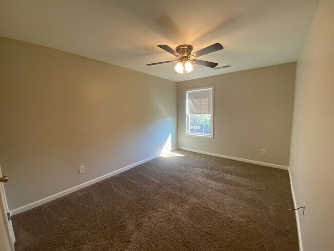 Building Photo - 106 Brown Thrasher Ln