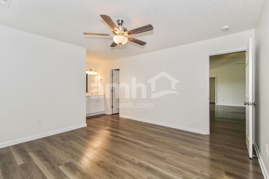 Building Photo - 6922 Newbury Way