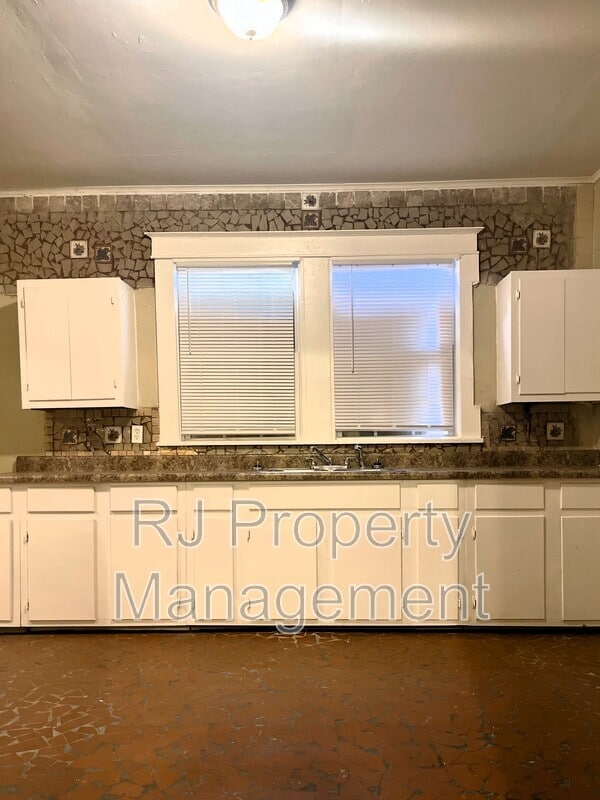 Building Photo - 1267 Englewood St