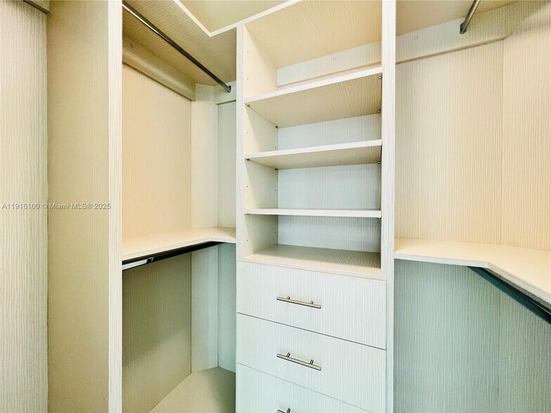 Building Photo - 1300 S Miami Ave