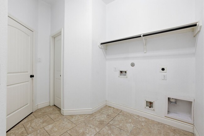 Building Photo - 135 Deerfield Meadow Dr