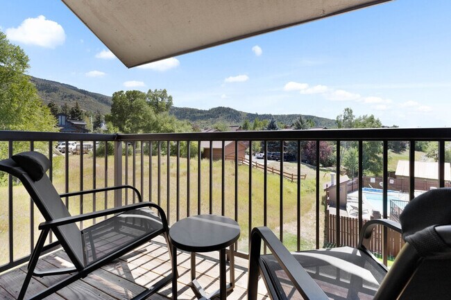 Building Photo - 2875 Village Dr