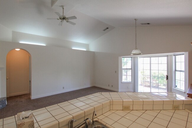 Building Photo - 3 Bedroom Home in Country Heights