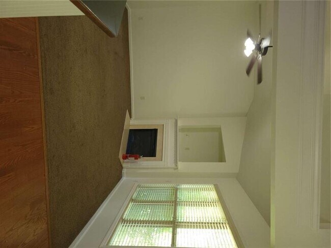 Building Photo - 175 Spinner Dr